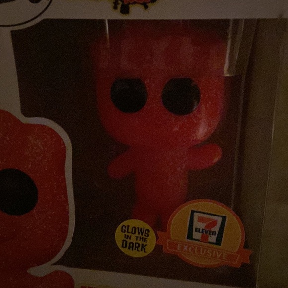 NM Exclusive Red Glow-Sour Patch Kid Funko Pop #01 - Picture 2 of 5